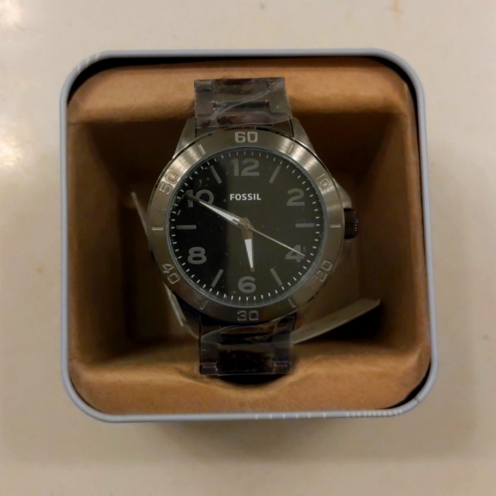 Men's Fossil watch NWT
